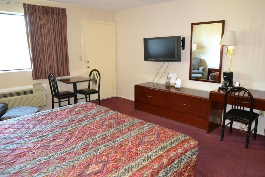 Latham Inn Экстерьер фото