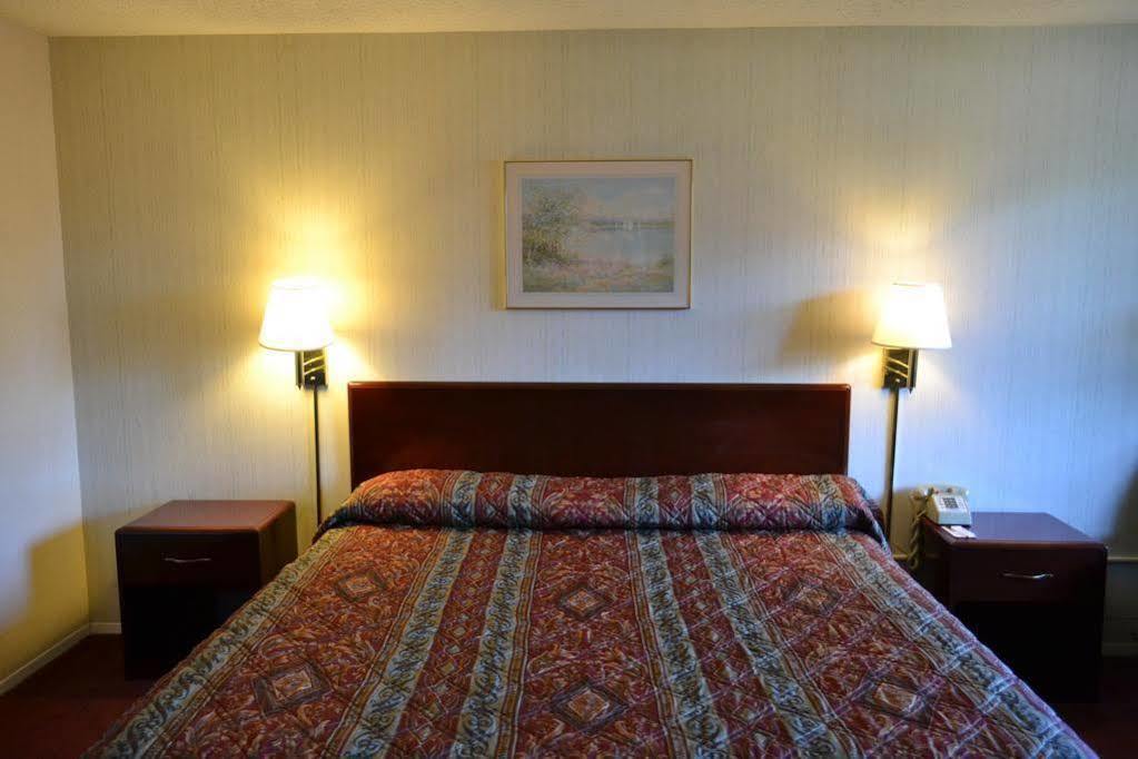Latham Inn Экстерьер фото
