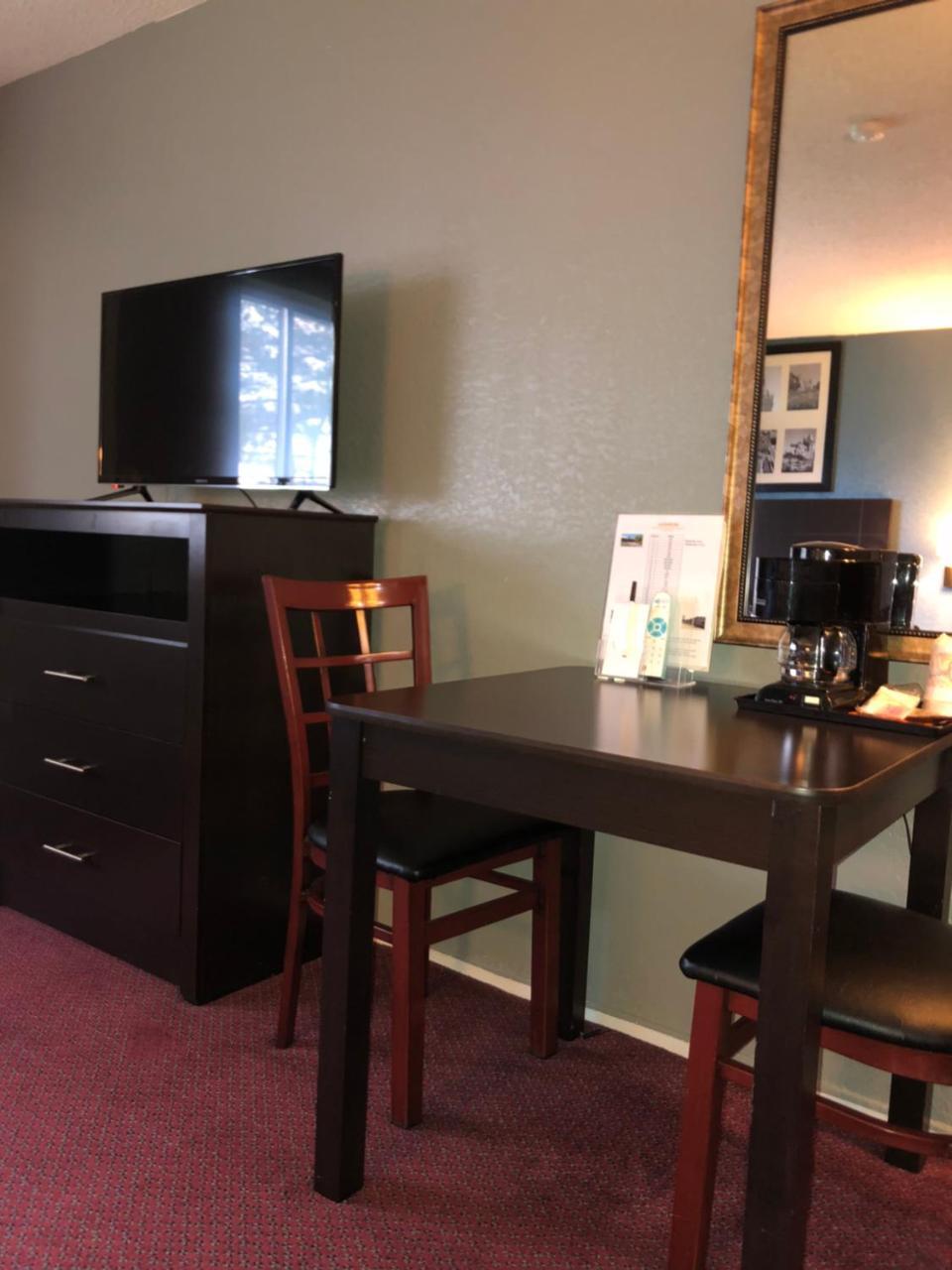 Latham Inn Экстерьер фото